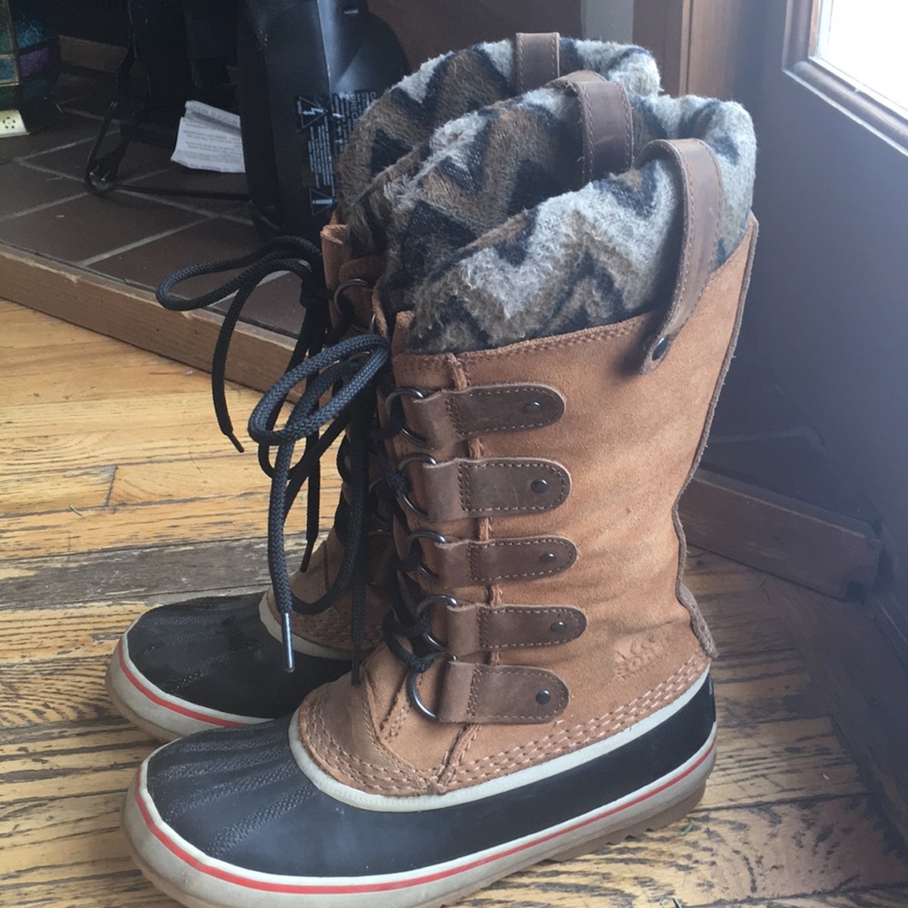 WOMEN’S JOAN OF ARCTIC™ KNIT BOOT Size 8